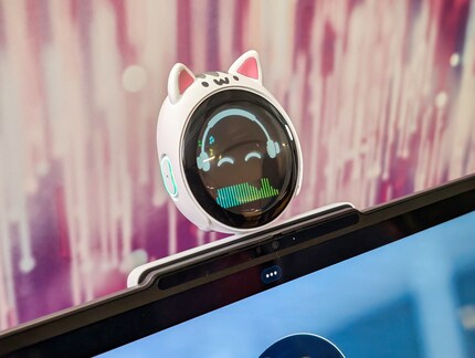 Un gadget : ce mini-écran donne un visage à l'IA avec des emojis et reconnaît les gestes.