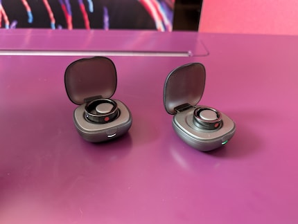 Gli anelli di Lenovo sono persino dotati di una custodia per la ricarica.