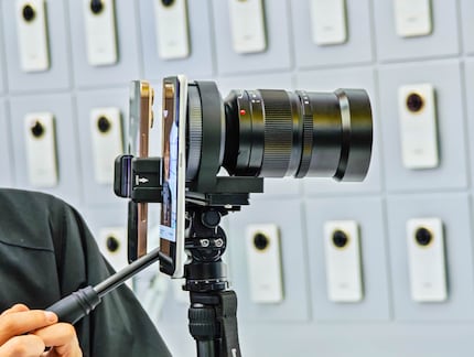 Le changement d'objectif fonctionne comme avec un reflex.