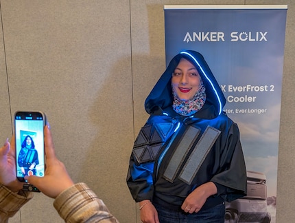 Diese Jacke soll nicht auf den Markt kommen, aber die flexiblen Solarzellen können andere Hersteller kaufen.