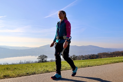 Rund 10 000 Schritte und 200 Höhenmeter lege ich bei meinem ersten Spaziergang mit den KI-gesteuerten Beinen zurück.
