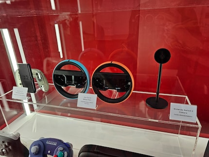 Die Switch-2-Kamera (ganz rechts) ist erstaunlich kompakt.