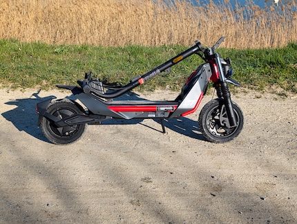 Même plié, le Segway est encore imposant et surtout lourd.