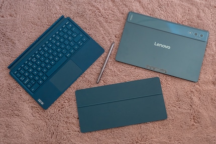 Lenovo legt gleich alles bei, was du brauchst.