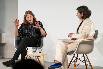 Susan Meiselas (a sinistra) alla conferenza stampa dei Sony World Photography Awards a Londra.