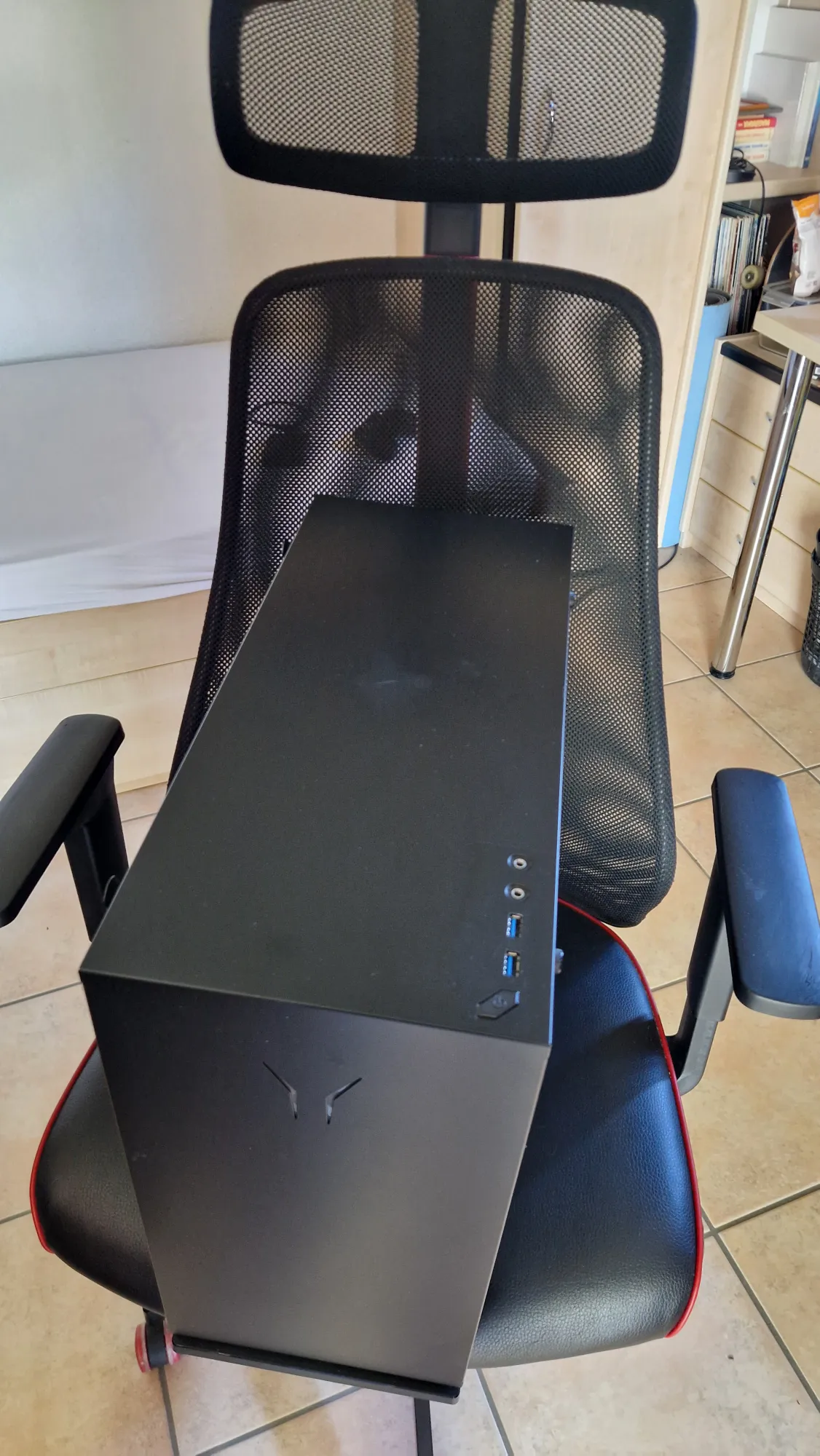 Produktbild Medion Erazer Hunter X20 RTX 3080 (Intel Core i7-12700KF, 32 GB, 1000 GB, GeForce RTX 3080)