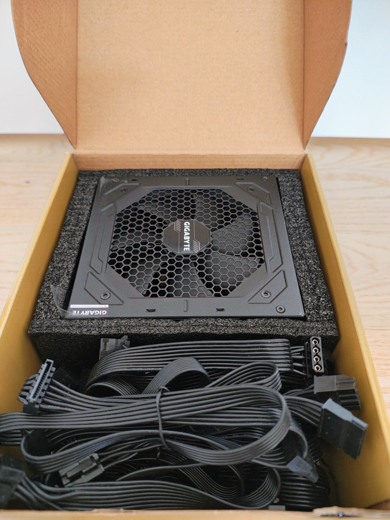 Produktbild Gigabyte P1000GM (1000 W)