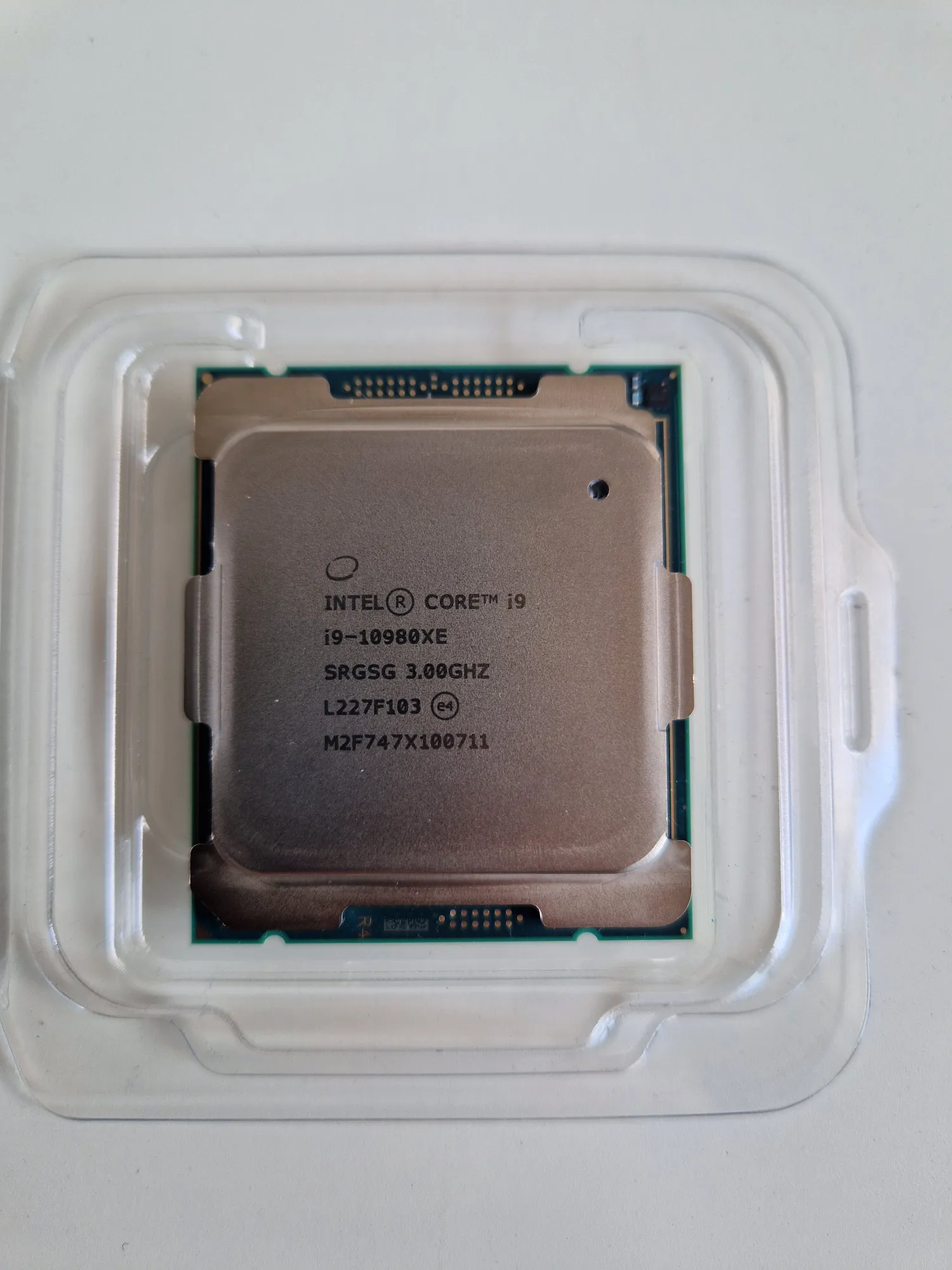 Produktbild Intel Core i9-10980XE (LGA 2066, 3 GHz, 18 -Core)