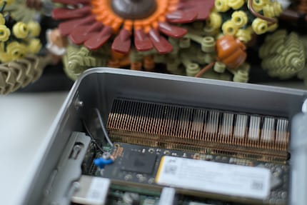 The cooling fins help to keep the CPU incredibly cool.