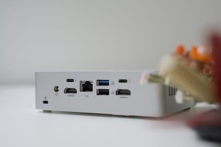 Thanks to two Thunderbolt ports, even external GPUs can be connected to the NUC.