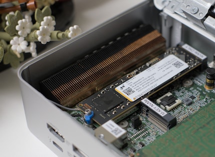 Wow, two M.2 SSDs fit into the small housing!