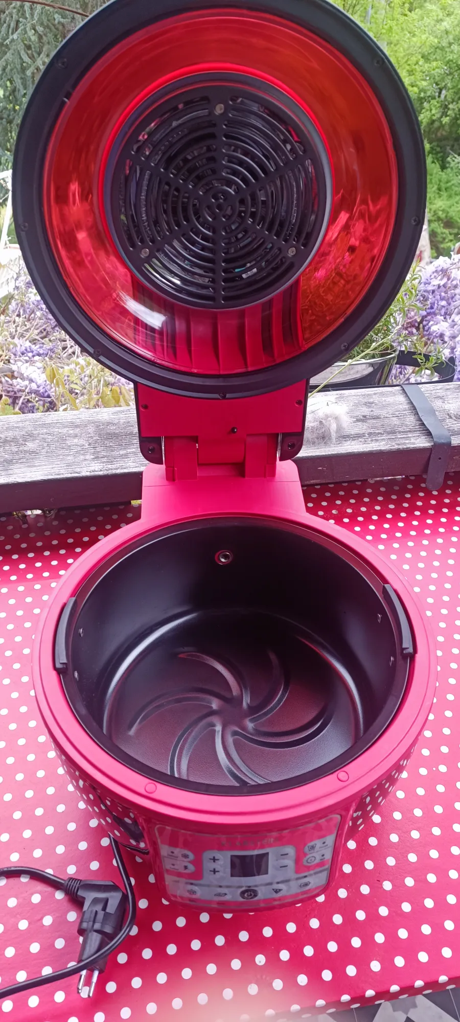 Actual product image Klarstein VitAir Turbo Hot Air Fryer, Red/Black
