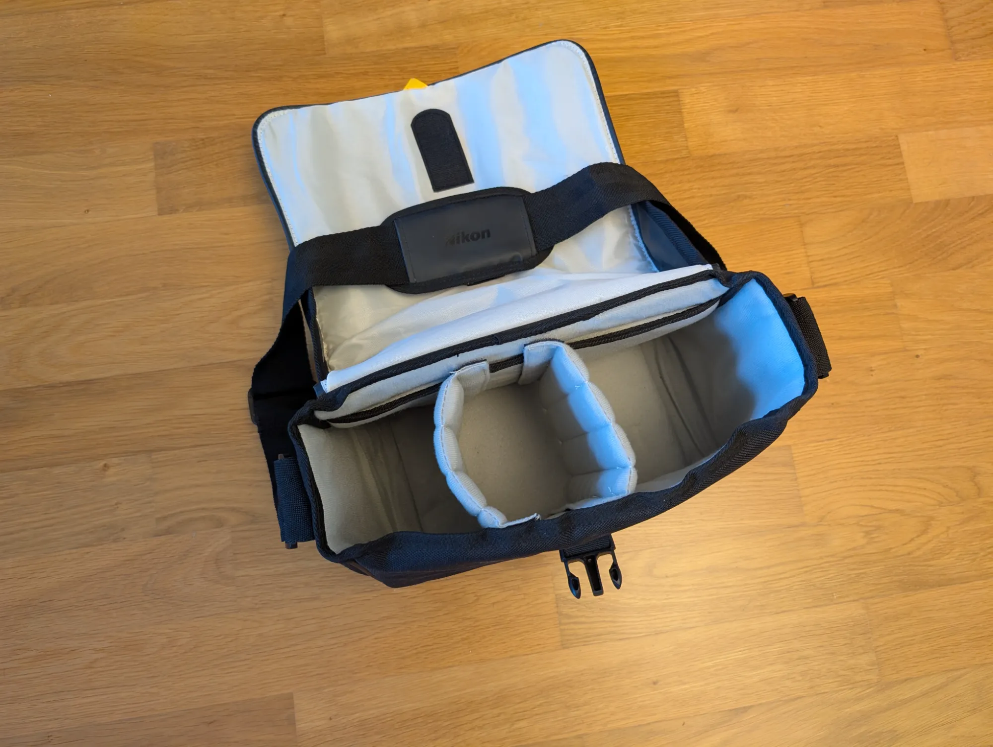 Actual product image Nikon Cf-Eu08 (Camera shoulder bag)