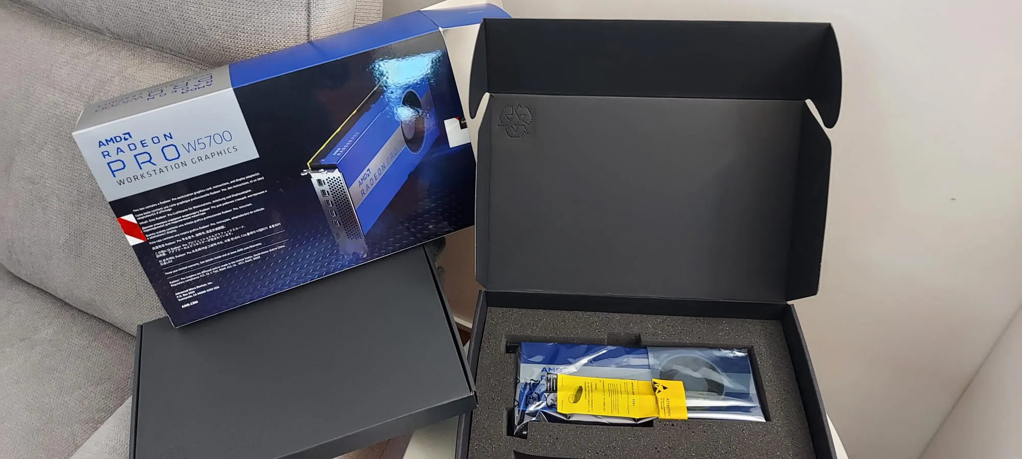 Produktbild AMD Radeon Pro W5700 (8 GB)