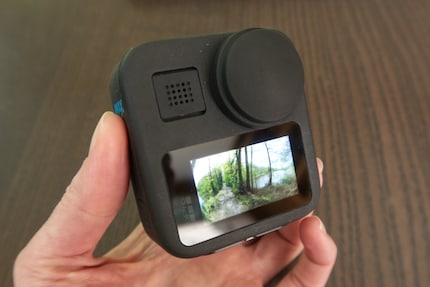 Die Gopro Max ist handlich, das Display könnte aber größer sein.