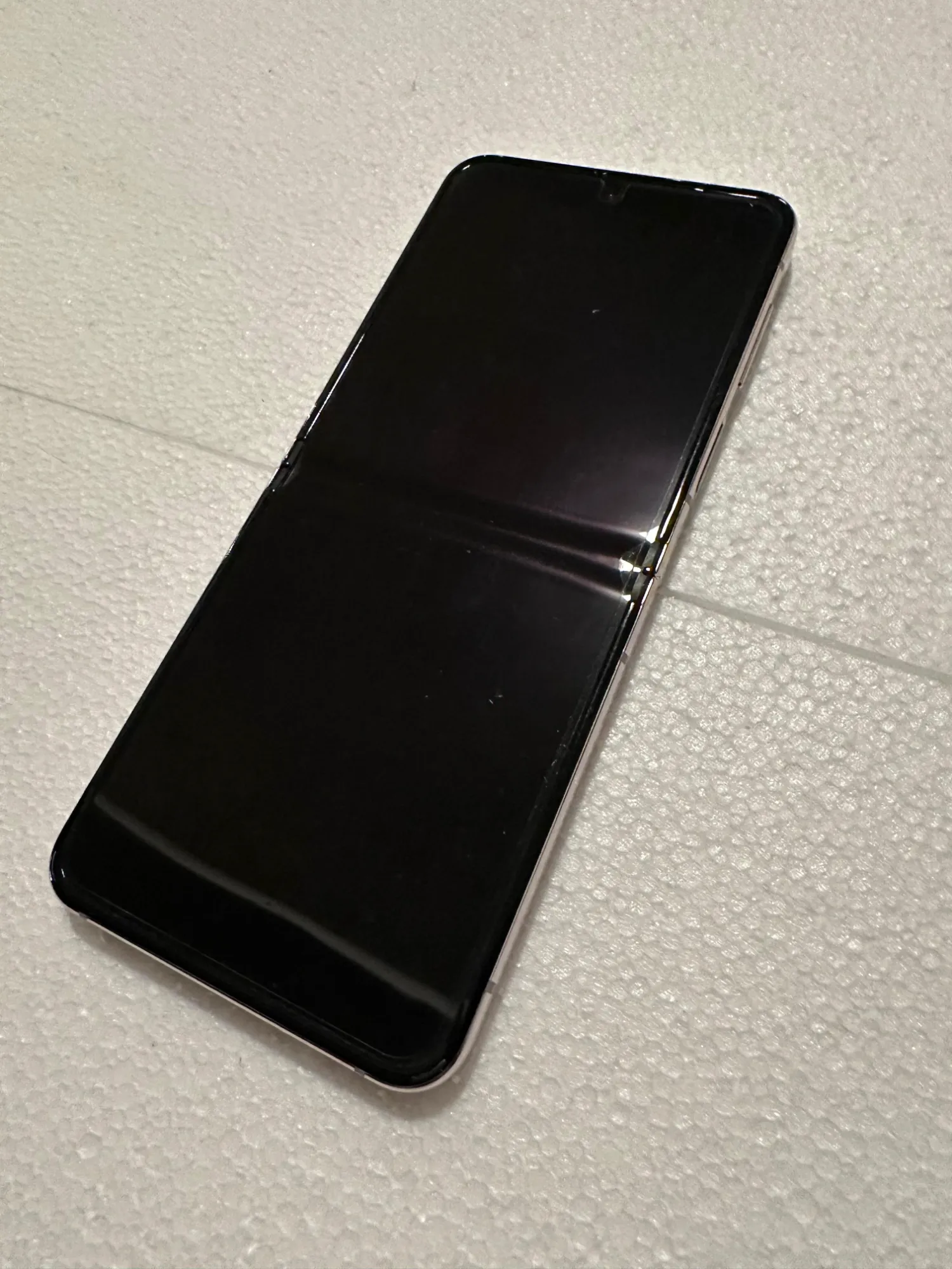 Image du produit Samsung Galaxy Z Flip5 (512 Go, Lavande, 6.70", SIM + eSIM, 12 Mpx, 5G)