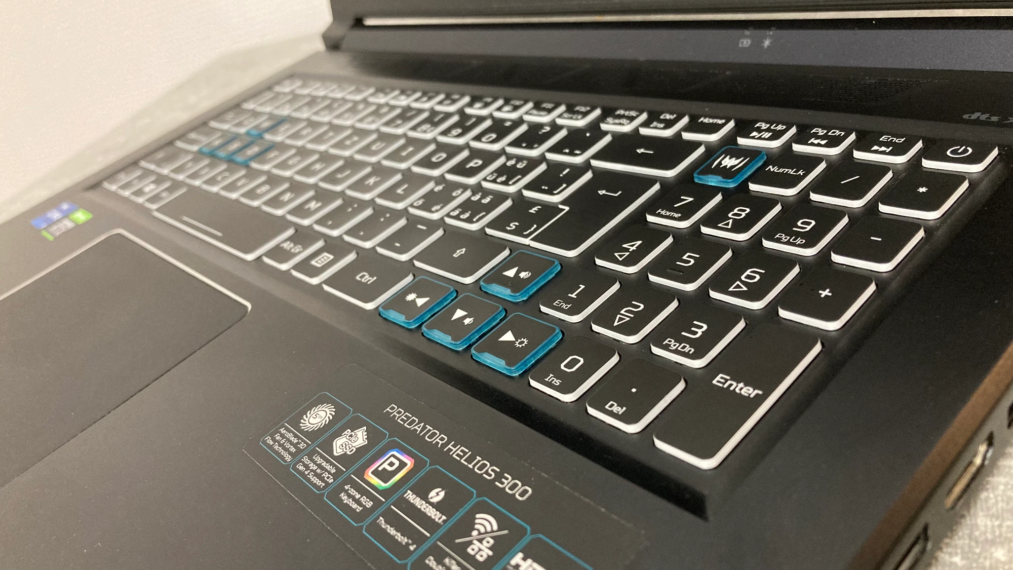 Immagine prodotto Acer Predator Helios 300 (17.30", Intel Core i7-11800H, 16 GB, 1024 GB, CH)