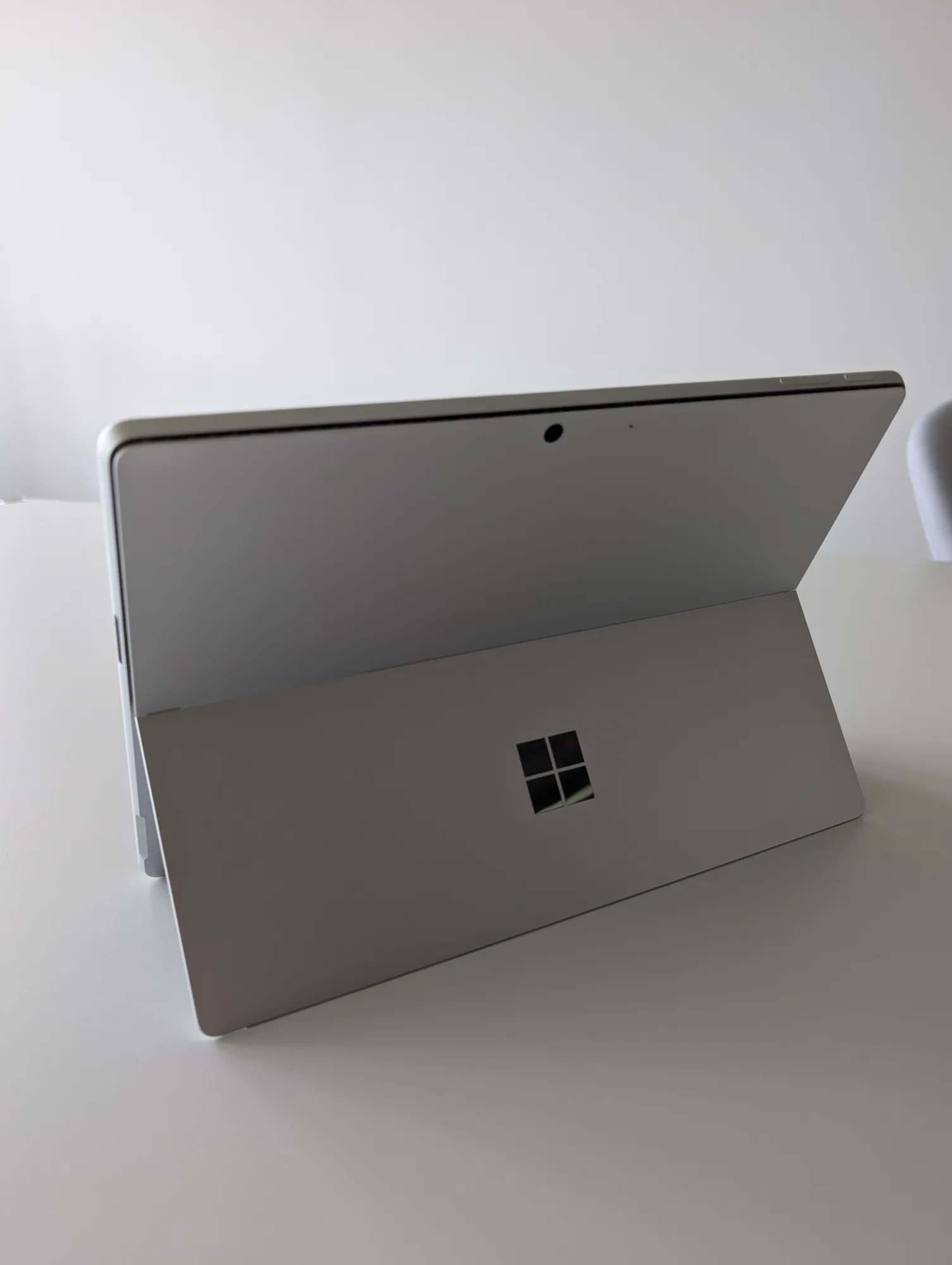 Produktbild Microsoft Surface Pro 11. Edition for business (mit Netzteil) – Copilot+ PC (13", Snapdragon X Elite X1E-80-100, 32 GB, 1000 GB, Ohne Tastaturlayout)