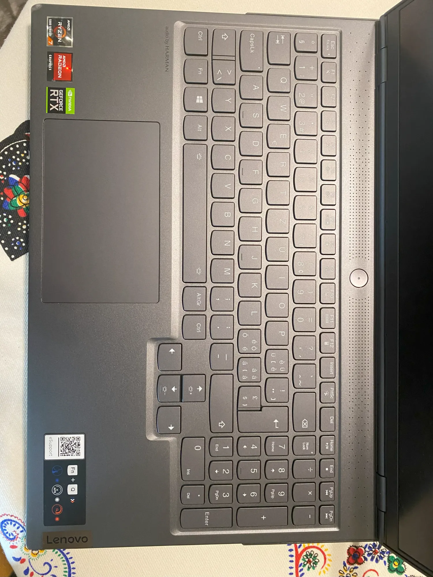 Produktbild Lenovo Legion 7 (16", AMD Ryzen 7 5800H, 32 GB, 1000 GB, CH)