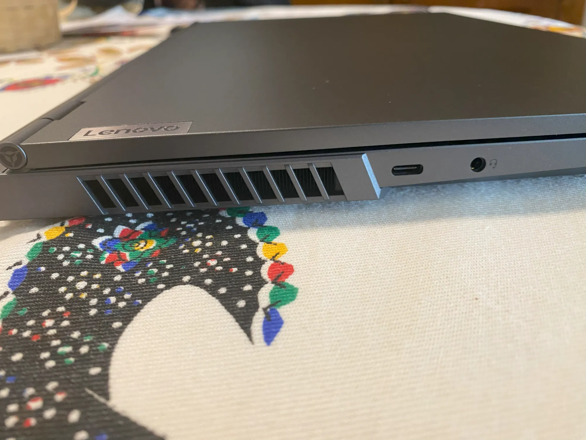 Produktbild Lenovo Legion 7 (16", AMD Ryzen 7 5800H, 32 GB, 1000 GB, CH)