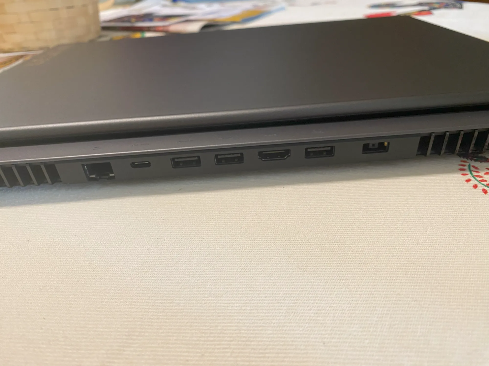 Produktbild Lenovo Legion 7 (16", AMD Ryzen 7 5800H, 32 GB, 1000 GB, CH)