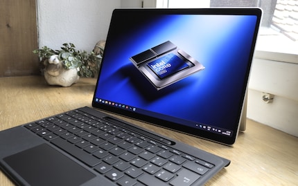 Con la tastiera Flex per Surface Pro per aziende puoi utilizzare la tastiera anche separatamente dal dispositivo.