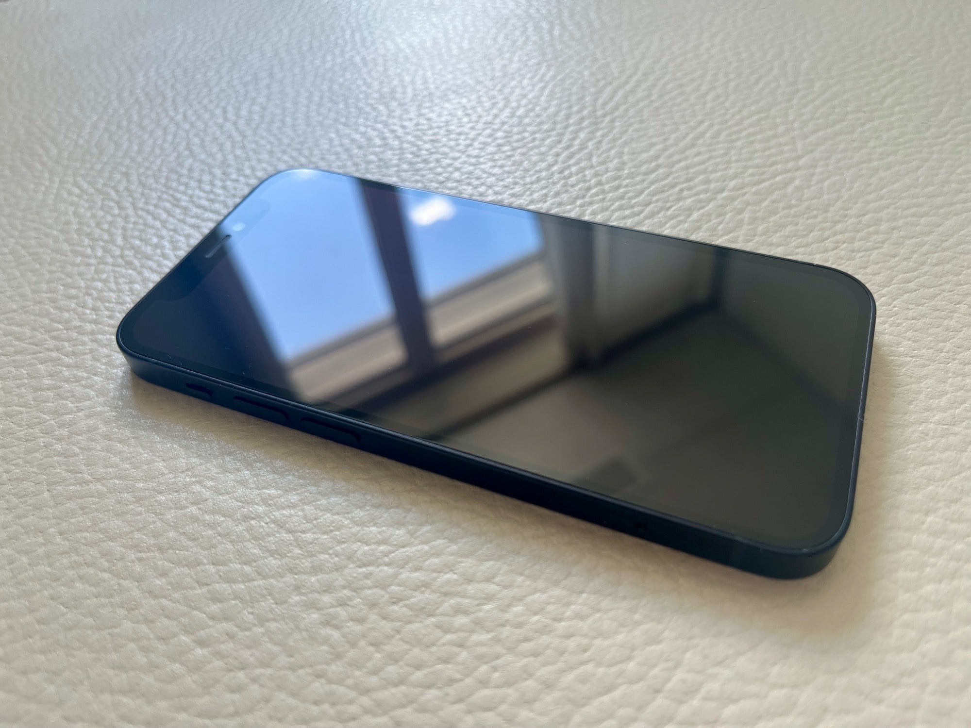 Produktbild Apple iPhone 12 mini (128 GB, Black, 5.40", SIM + eSIM, 12 Mpx, 5G)