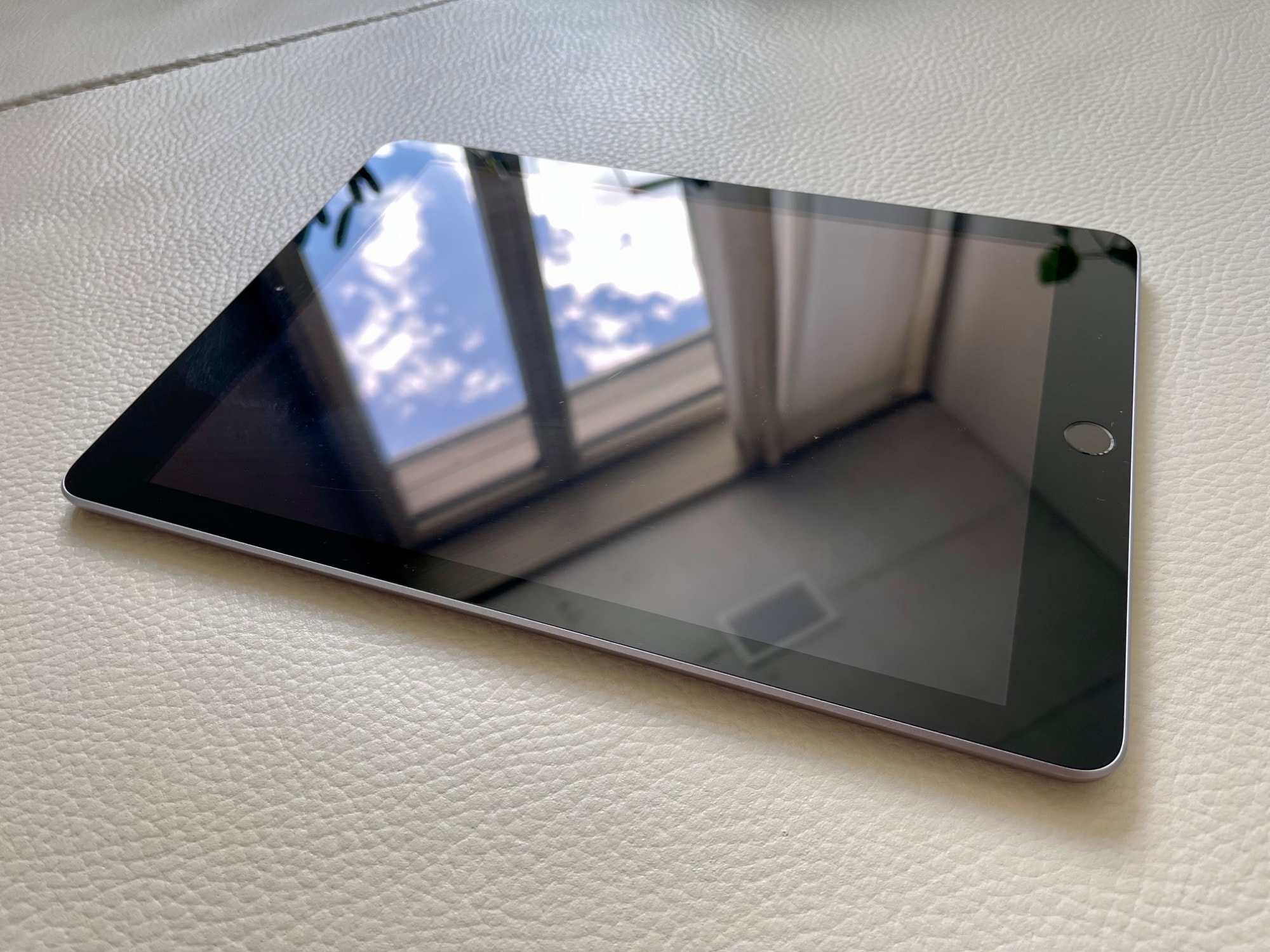 Image du produit Apple iPad (2018) (WLAN uniquement, 9.70", 32 Go, Gris sidéral)