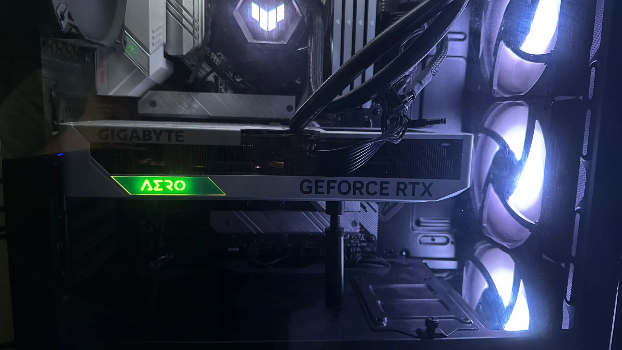 Actual product image Gigabyte RTX 4060 TI 16GB AERO OC (16 GB)