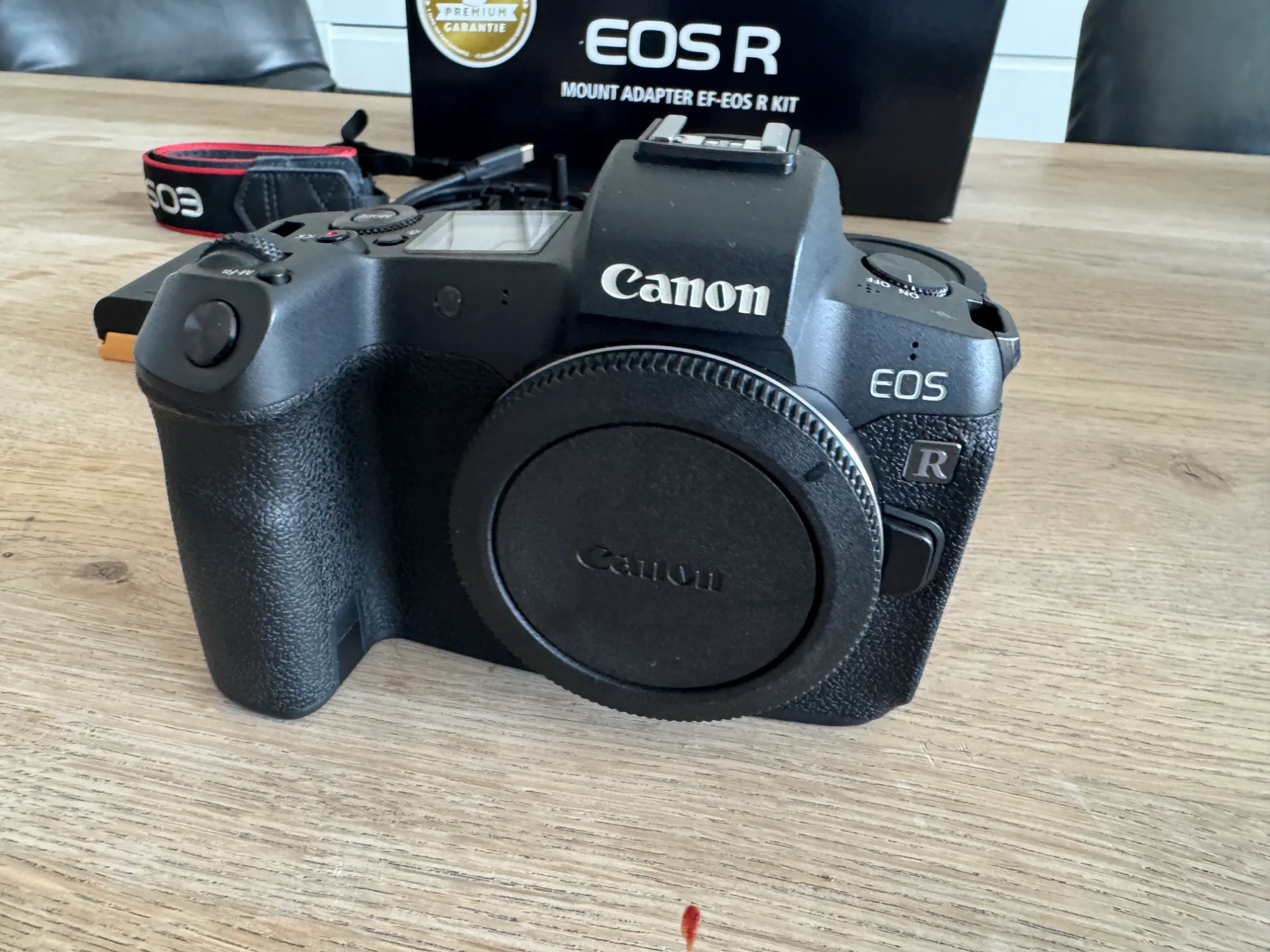 Actual product image Canon EOS R Body, with lens adapter (30.30 Mpx, Full frame)