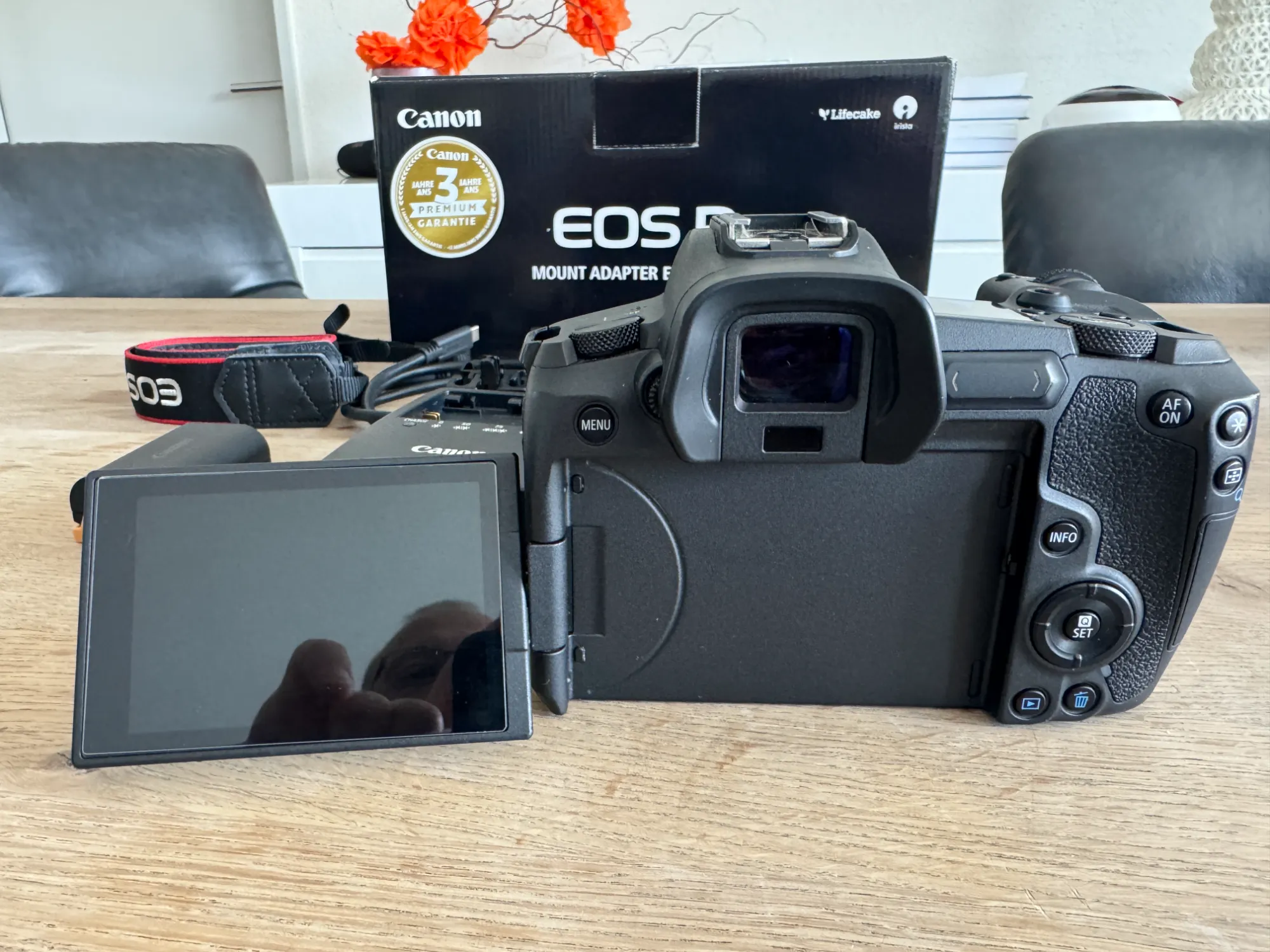 Actual product image Canon EOS R Body, with lens adapter (30.30 Mpx, Full frame)