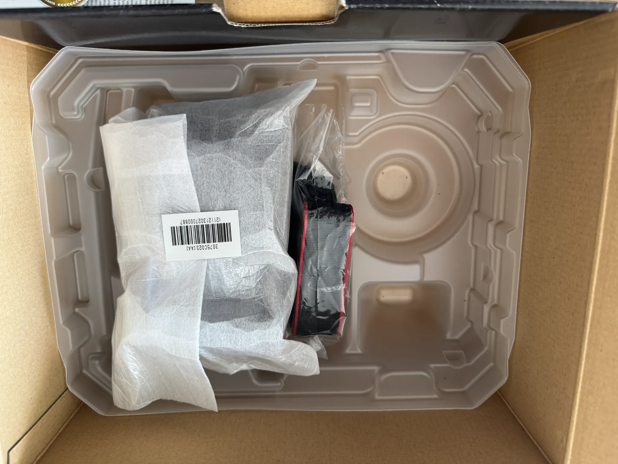 Actual product image Canon EOS R Body, with lens adapter (30.30 Mpx, Full frame)