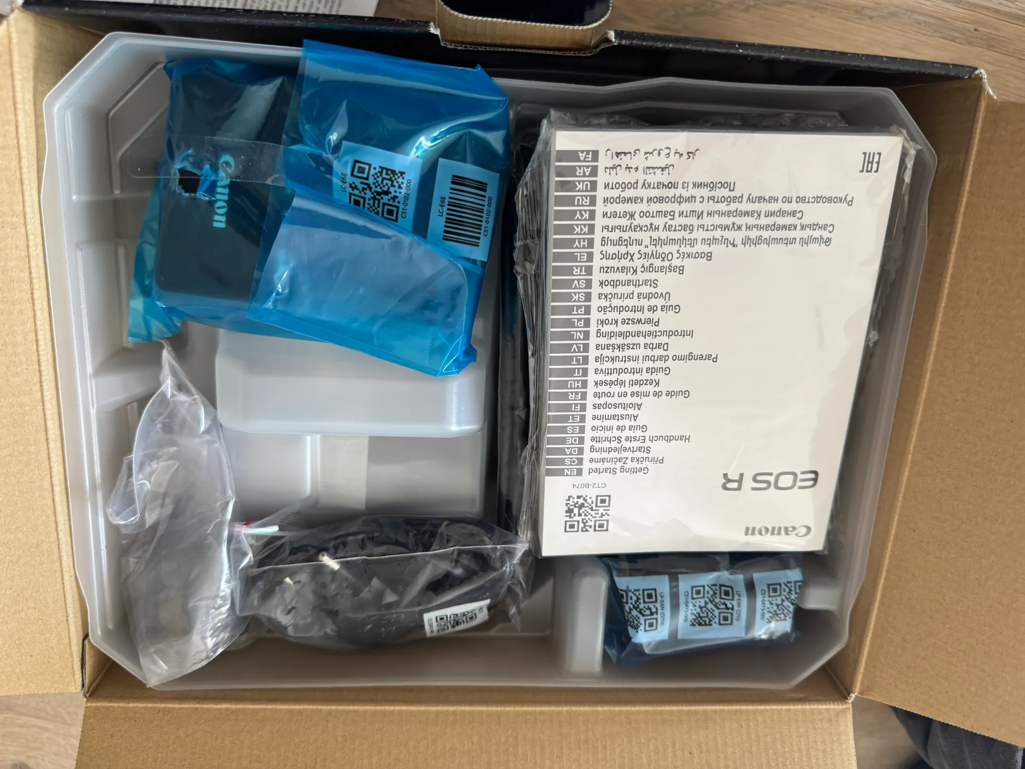 Actual product image Canon EOS R Body, with lens adapter (30.30 Mpx, Full frame)