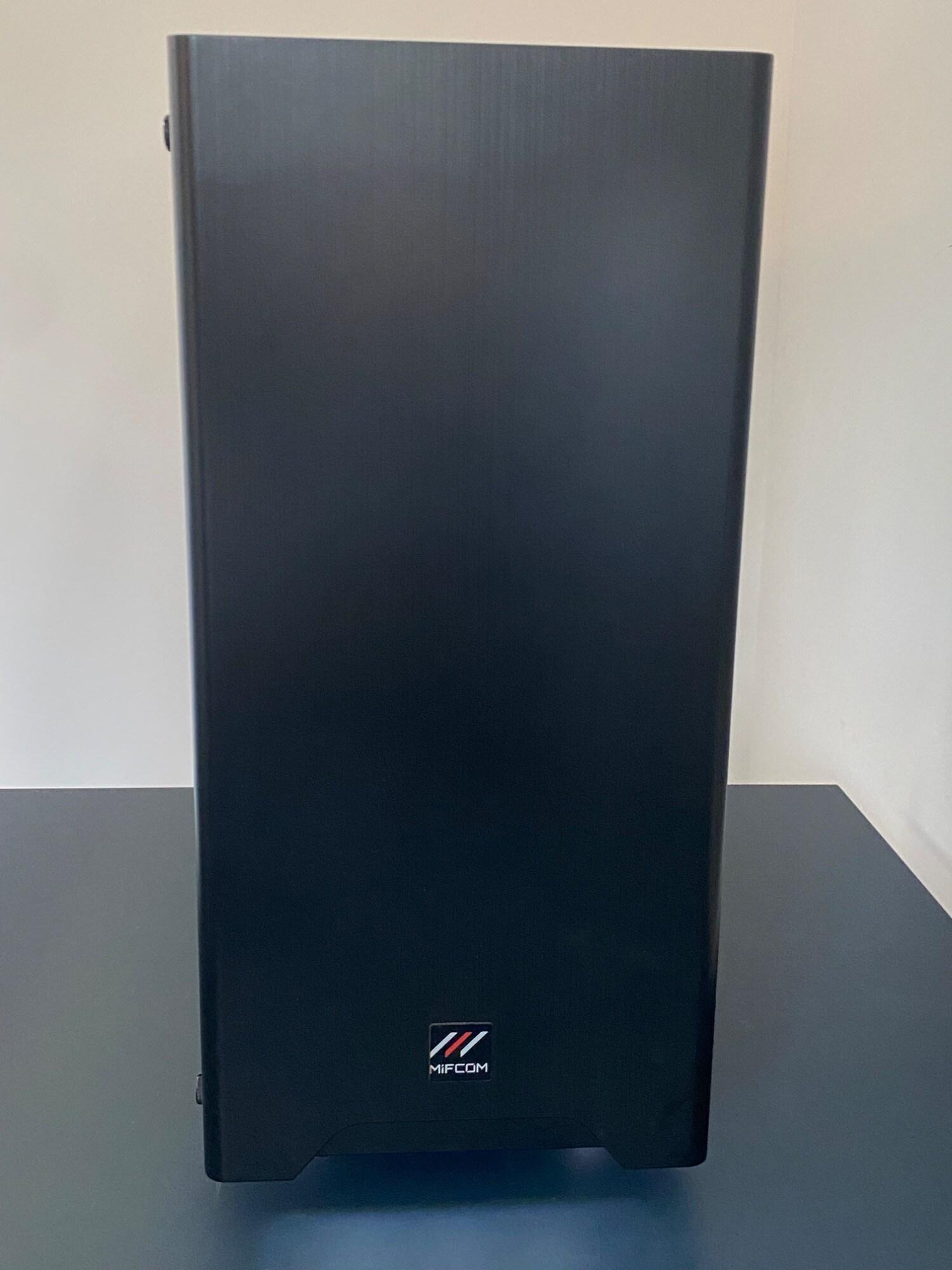 Produktbild Mifcom Savage (Intel Core i7-9700K, 16 GB, 500 GB, GeForce RTX 2070 Super)