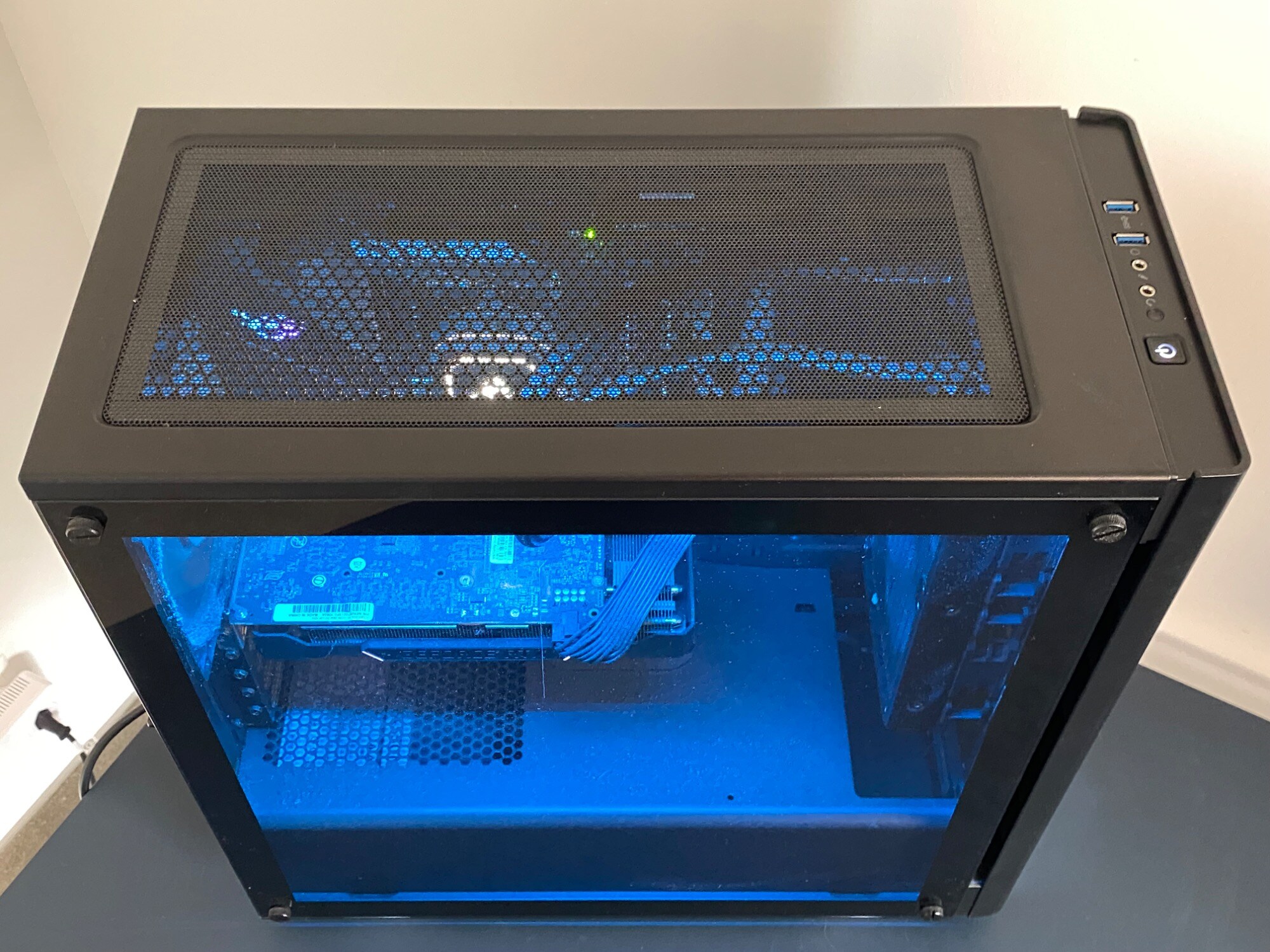 Produktbild Mifcom Savage (Intel Core i7-9700K, 16 GB, 500 GB, GeForce RTX 2070 Super)
