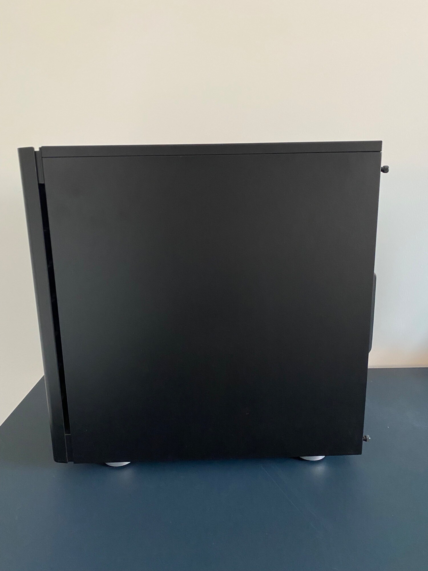 Produktbild Mifcom Savage (Intel Core i7-9700K, 16 GB, 500 GB, GeForce RTX 2070 Super)