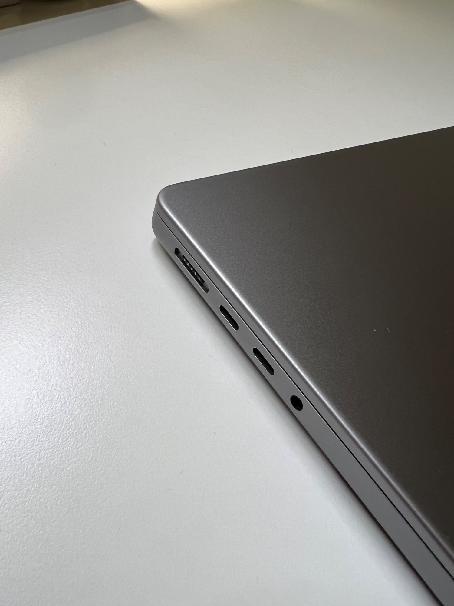 Actual product image Apple MacBook Pro - 2023 (14", M2 Pro, 16 GB, 512 GB, CH)