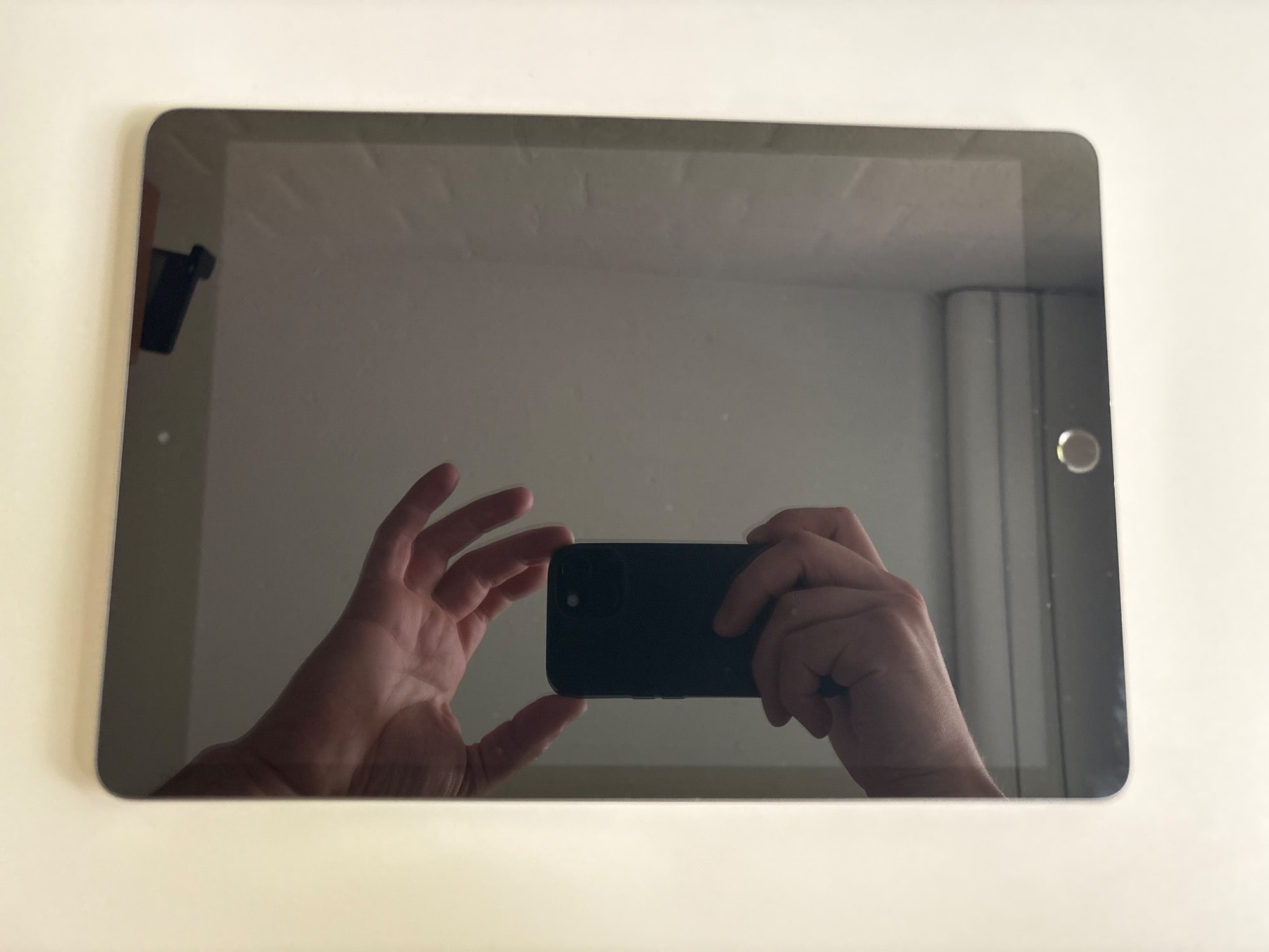 Produktbild Apple iPad 2020 (8. Gen) (nur WLAN, 10.20", 128 GB, Space Gray)
