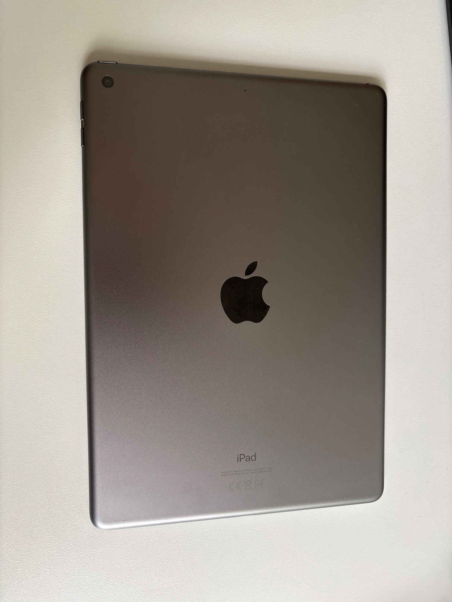 Produktbild Apple iPad 2020 (8. Gen) (nur WLAN, 10.20", 128 GB, Space Gray)