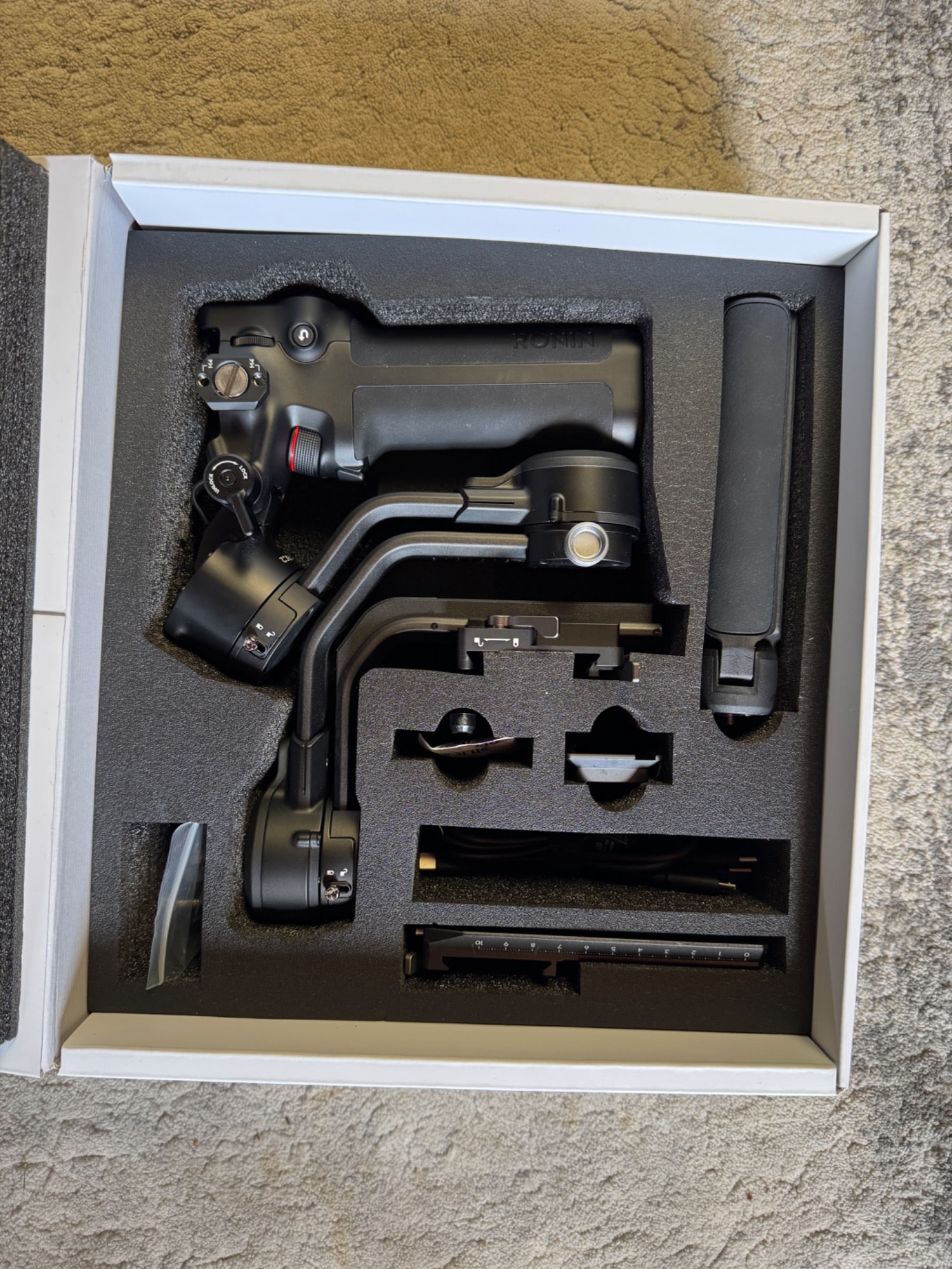 Immagine prodotto DJI RSC 2 (Fotocamera di sistema, Fotocamera reflex, 3 kg)