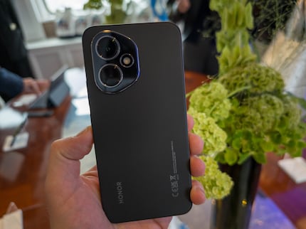 Le funzioni software sono identiche su Honor 400 (nella foto) e Honor 400 Pro.