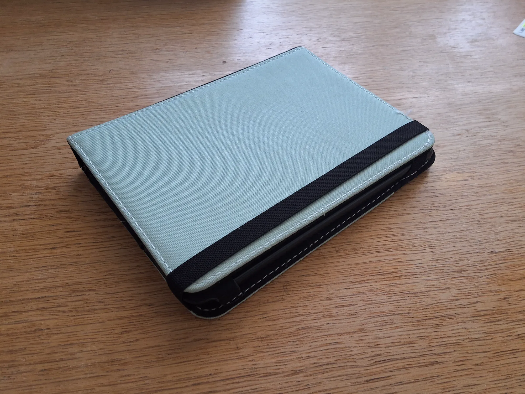 Produktbild tolino shine 4 (6", 16 GB, Blau, Schwarz)