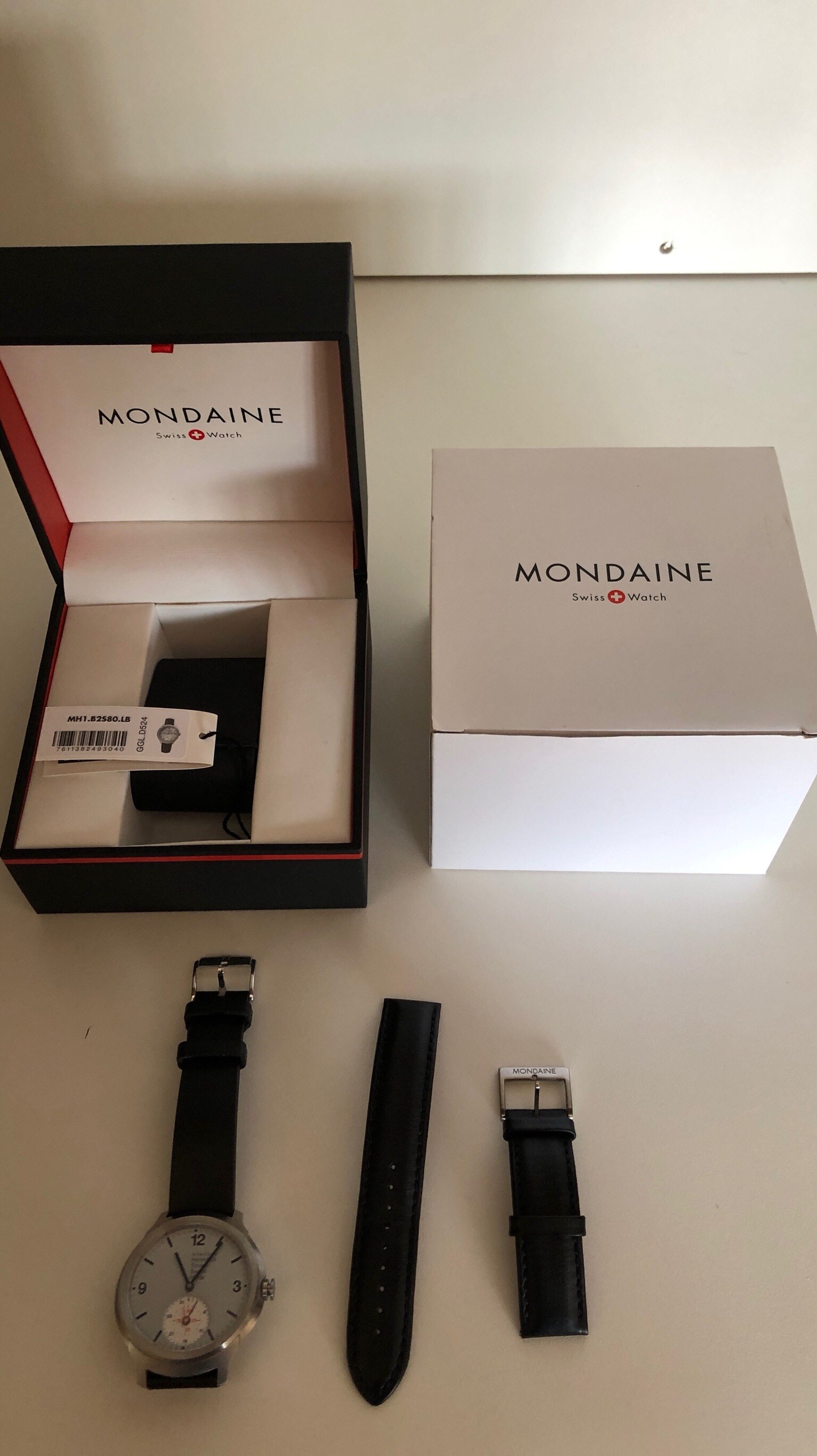 Actual product image Mondaine Helvetica Connected Limited Edition 1957 (Analogue wristwatch, Swiss made, Hybrid watch, 44 mm)