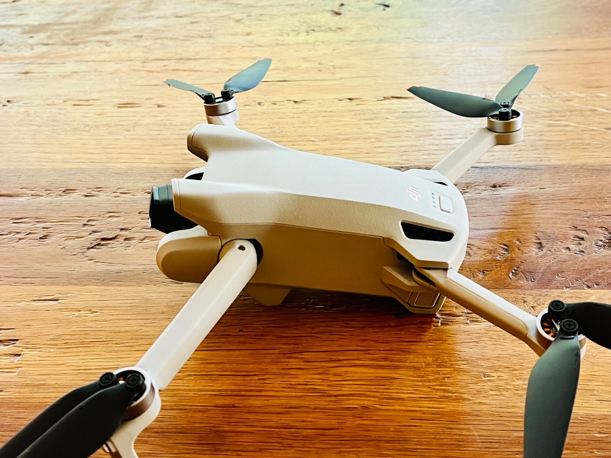 Image du produit DJI Mini 3 y compris Fly More Combo (38 min, 248 g, 12 Mpx)