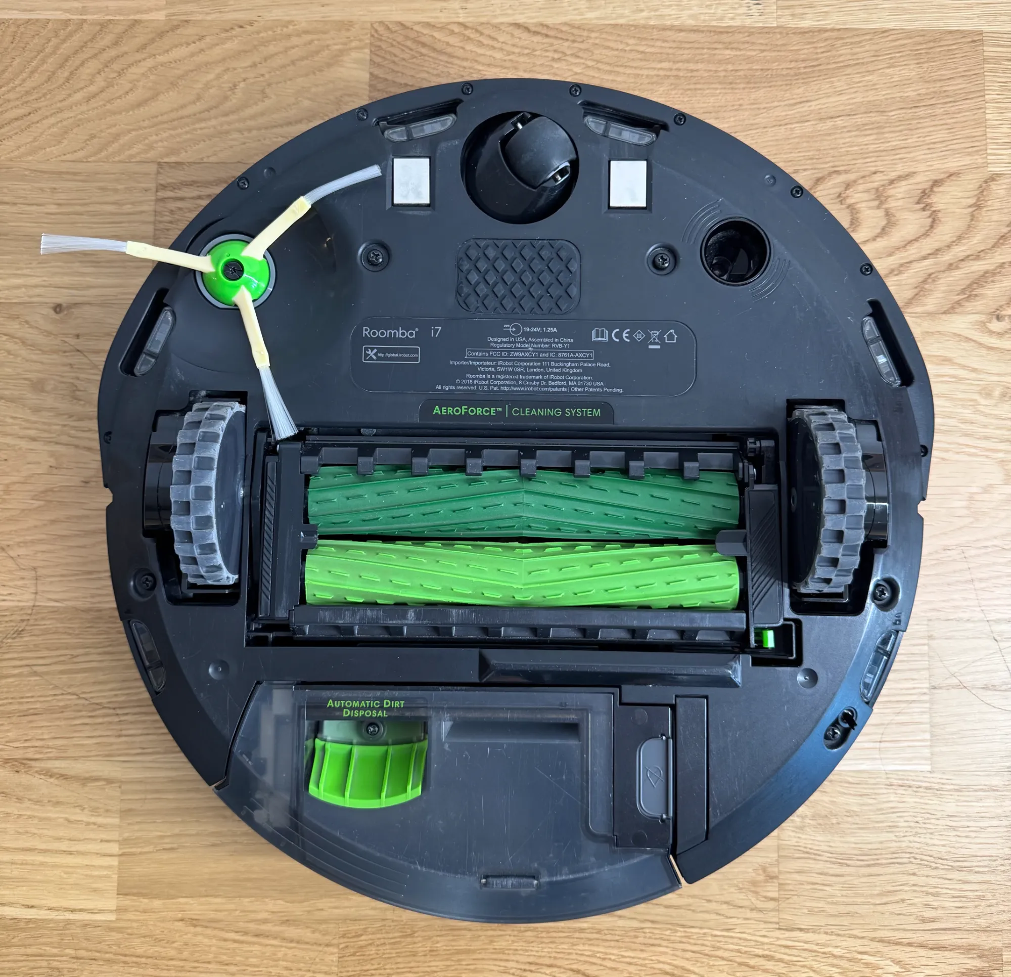 Produktbild iRobot Roomba i7+ Schwarz (Saugroboter)