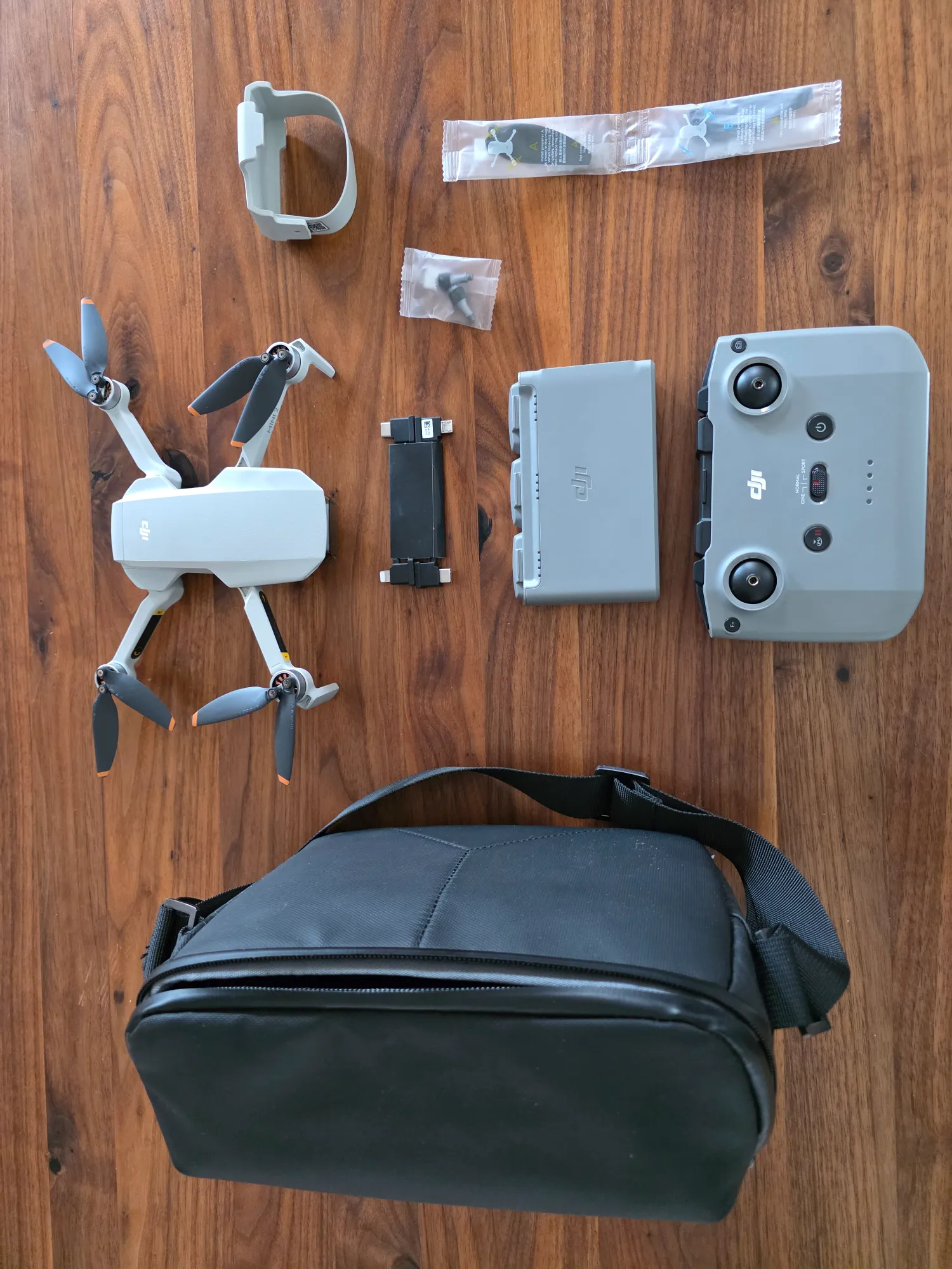 Produktbild DJI Mini 2 Fly More Combo (31 min, 249 g, 12 Mpx)
