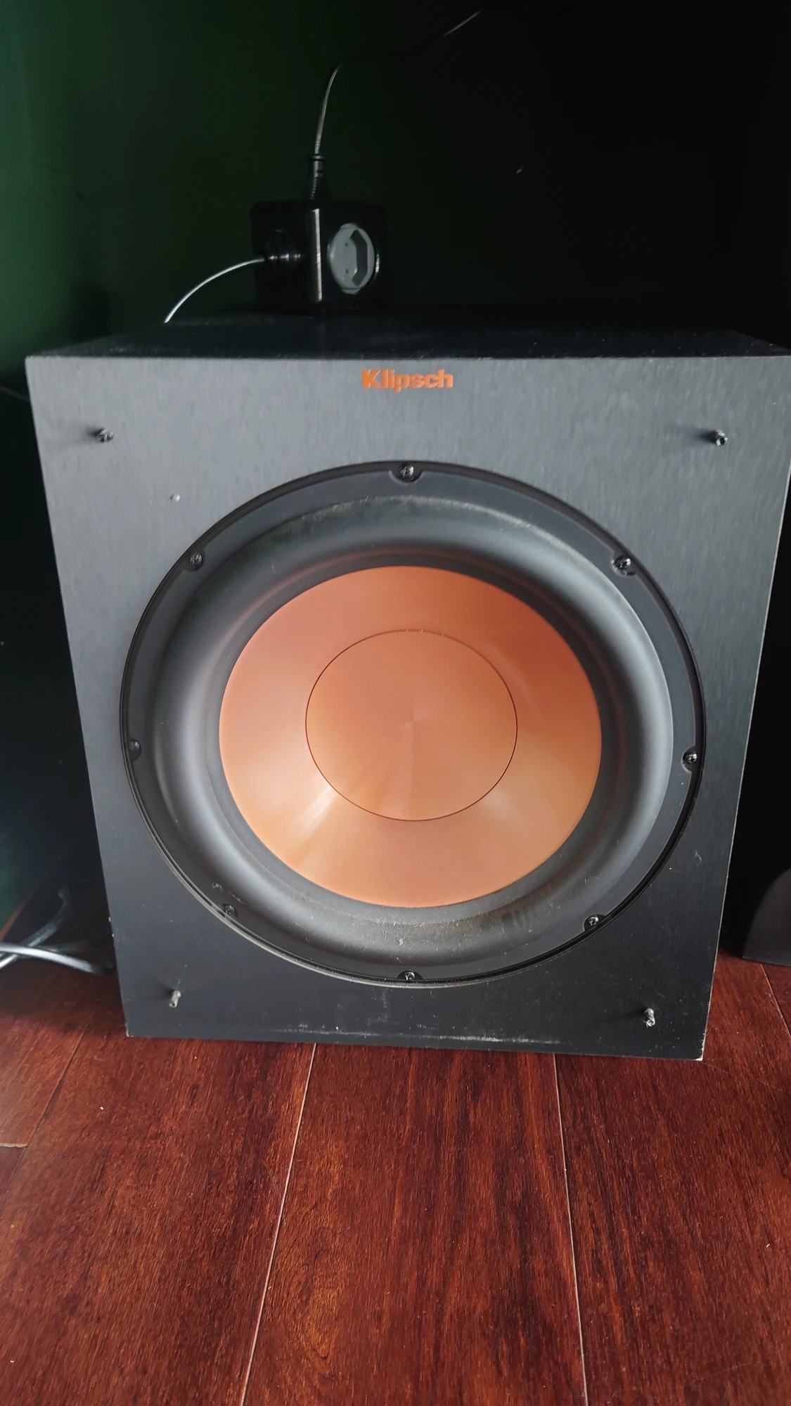 Actual product image Klipsch R-12SWi (400 W)