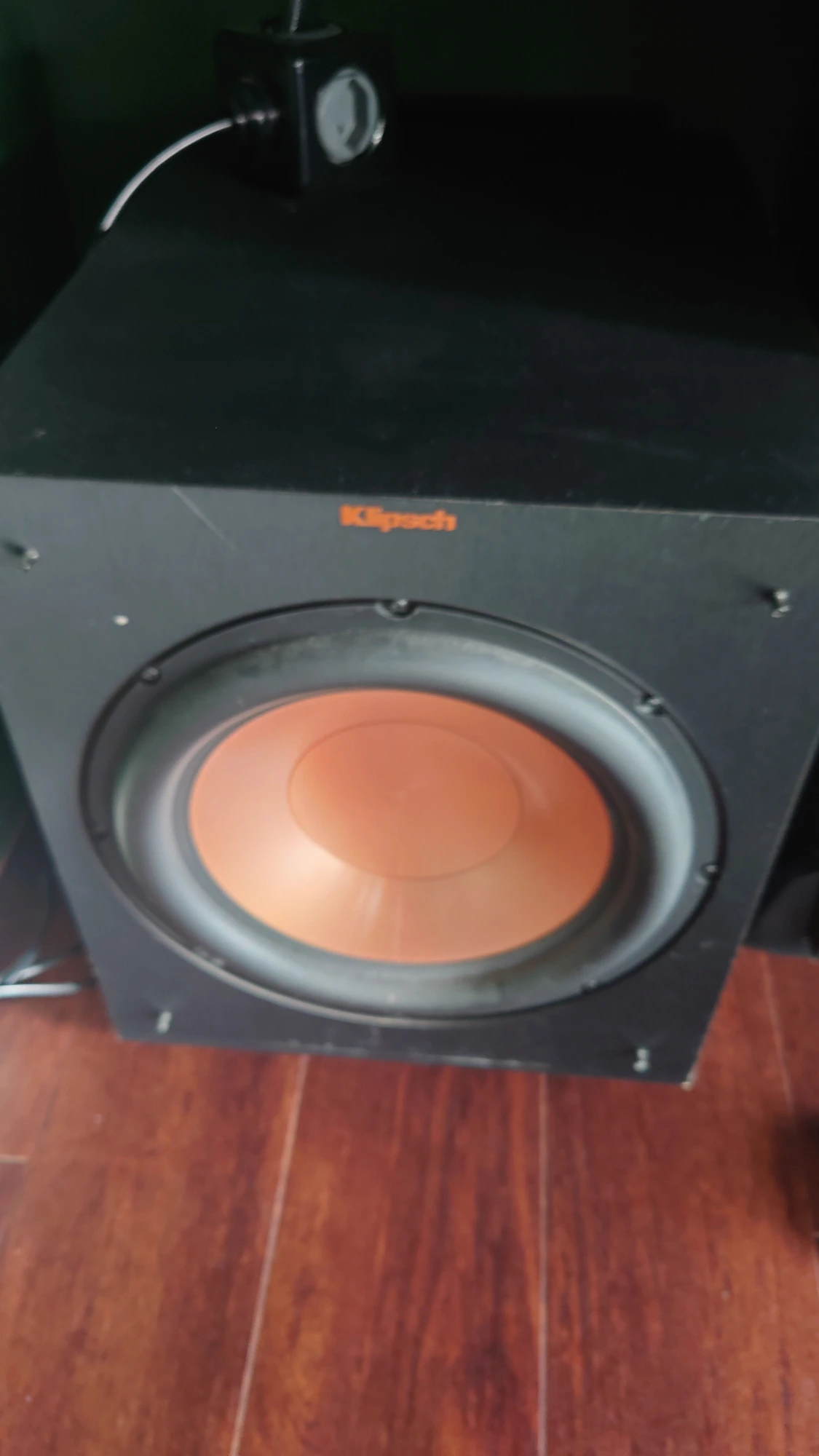 Actual product image Klipsch R-12SWi (400 W)