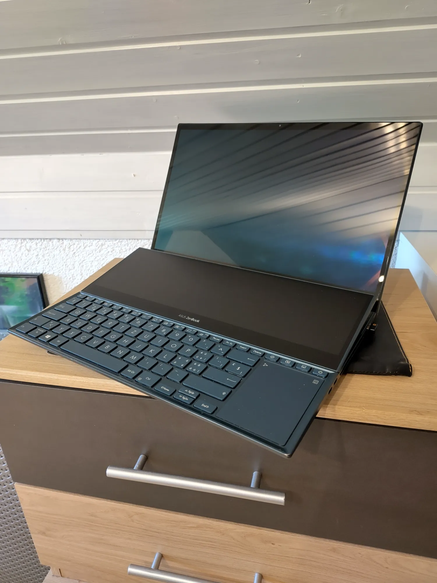 Image du produit ASUS ZenBook Pro Duo OLED (15.60", Intel Core i7-10870H, 16 Go, 1000 Go, CH)