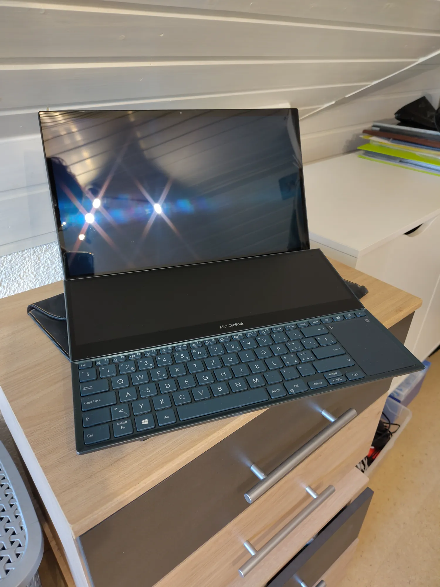 Image du produit ASUS ZenBook Pro Duo OLED (15.60", Intel Core i7-10870H, 16 Go, 1000 Go, CH)